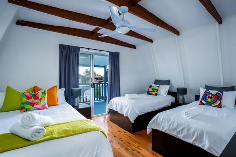 Wayfarers Beachouse Rainbow Beach Everything You Need Just Metres To The Beach - Hobart Tourism 6