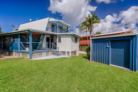 Wayfarers Beachouse Rainbow Beach Everything You Need Just Metres To The Beach - Hobart Tourism 1