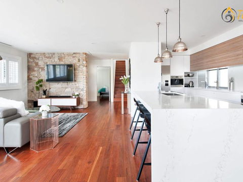 Luxury In Corlette 4 Drungall Ave - Tourism TAS 3