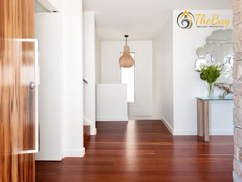 Luxury In Corlette 4 Drungall Ave - Tourism TAS 1