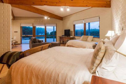 Yallingups Best Located Beach House - Tourism TAS 7