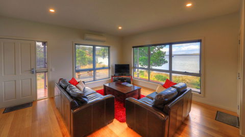 Tides Reach - Essentially Tas Dover - Tourism TAS 5