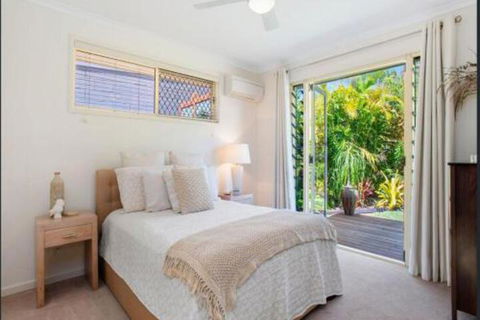 Tropical Oasis - Hobart Tourism 4