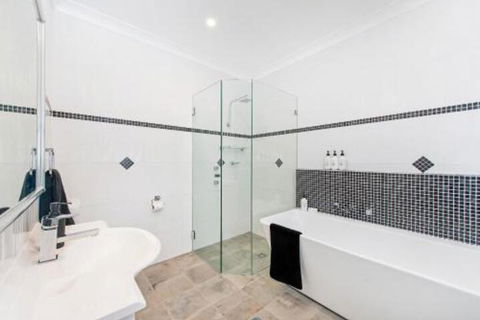 Dolphin Cove Apt 5 - Hobart Tourism 6