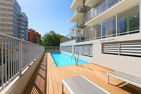 Stunning Two-storey Apartment In Perth's CBD - Hobart Tourism 6