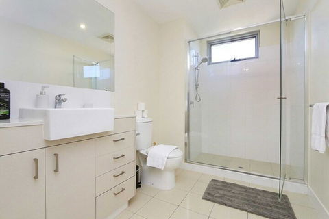 Stunning Two-storey Apartment In Perth's CBD - Hobart Tourism 7