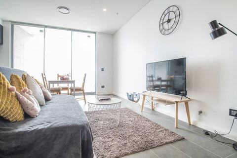 Home With Convenient Location! Close To Train&cbd - Hobart Tourism 5