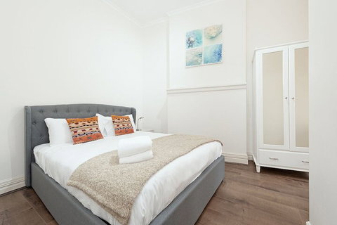 Stunning Sydney Home 2 - Tourism TAS 7