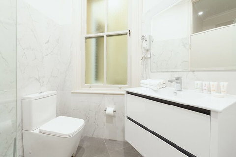 Stunning Sydney Home 2 - Tourism TAS 4