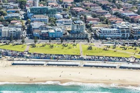 Beachfront Breeze On Campbell - Hobart Tourism 1