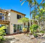 Resort Style The Oasis Resort Villa 7 2 Landsborough Pde