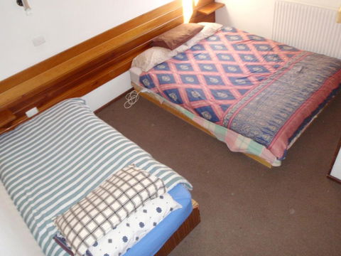 Retro 2 Bedroom & 2 Loft Apartment - Hobart Tourism 6