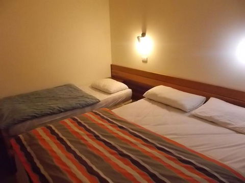 Retro 2 Bedroom & 2 Loft Apartment - Hobart Tourism 1