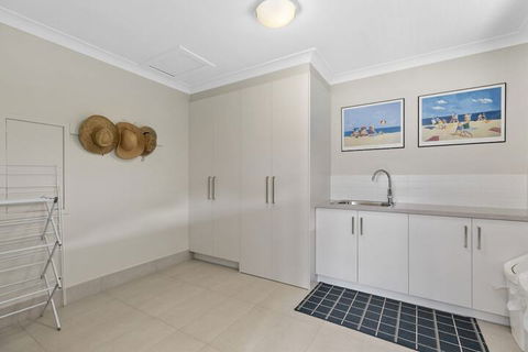 Sundance Pet Friendly Beach House In Peregian! 59 Lorikeet Drive - Hobart Tourism 1