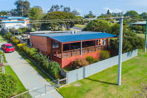 Bruces Waterside Units - Hobart Tourism 3
