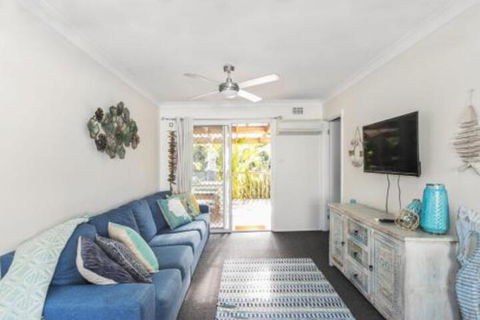MOLLYMOOK BEACH COTTAGE - Tourism TAS 4