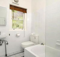 Spacious Two Bedroom Apartment in Crows Nest HUNT1 - Hobart Tourism