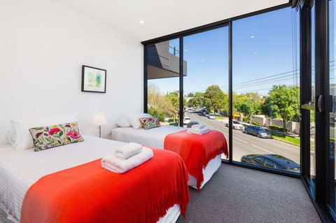 Caulfield North Executive - Tourism TAS 1
