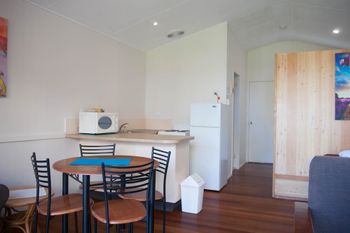 15 Korora Palms 1 Bedroom Bure - Tourism TAS 3