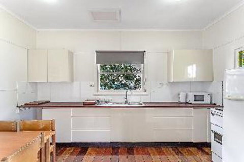 1 Bedroom House Government Road No. 102 PET FRIENDLY - Hobart Tourism 4
