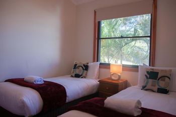 41 Korora Palms 2 Bedroom Bure - Hobart Tourism 5