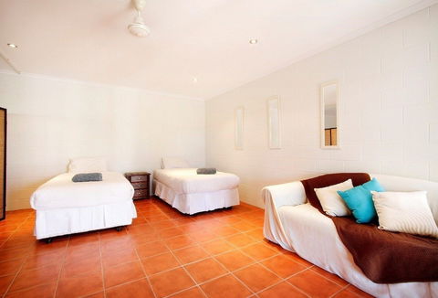 Hideaway Retreat Beach House With Pool - Tourism TAS 4