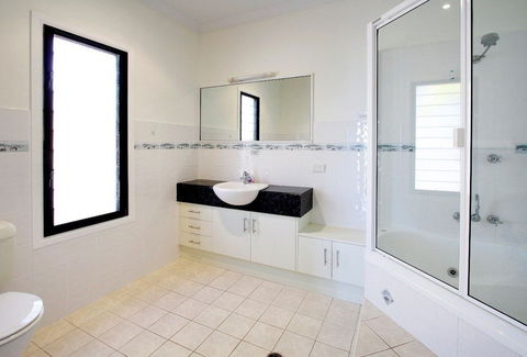 Hideaway Retreat Beach House With Pool - Tourism TAS 5
