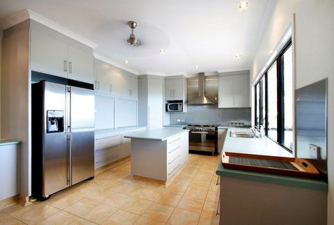 Hideaway Retreat Beach House With Pool - Tourism TAS 3