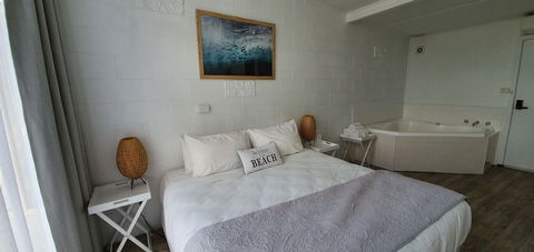 Beach Holiday Apartments Motel - Hobart Tourism 6