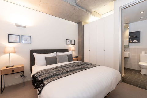 Luxury East Melbourne Apartment - Hobart Tourism 6