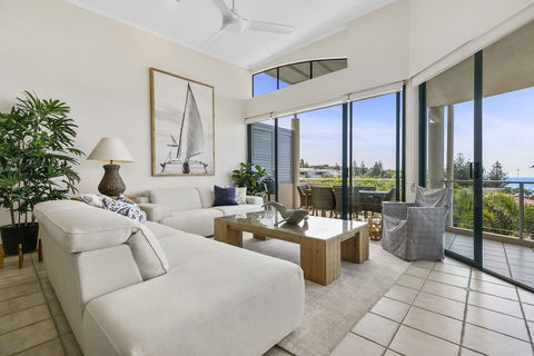 Sunshine Beach Penthouse With Beach Views Unit 9 / 21 Park Crescent Sunshine Beach - Hobart Tourism 5