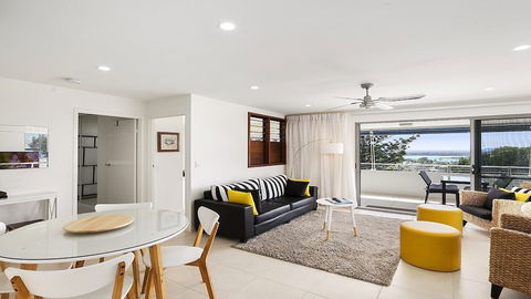 A Stylish Apartment With Noosa Views! Unit 6 Yaringa 29 Noosa Drive - Tourism TAS 2