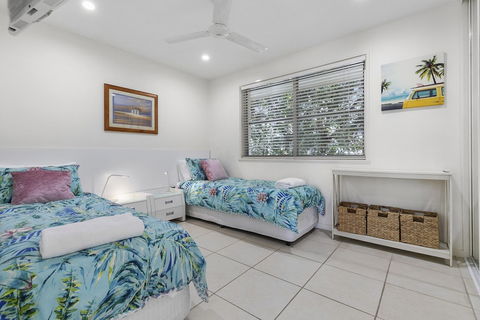 A Stylish Apartment With Noosa Views! Unit 6 Yaringa 29 Noosa Drive - Tourism TAS 3