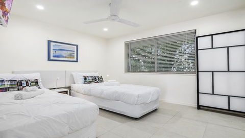 A Stylish Apartment With Noosa Views! Unit 6 Yaringa 29 Noosa Drive - Tourism TAS 1
