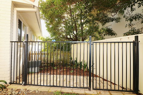 Beachcomber Pet Friendly - Hobart Tourism 3