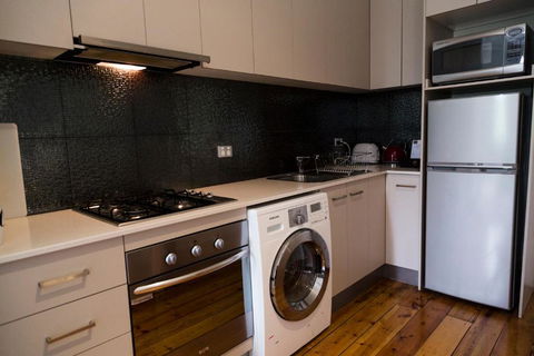 Simmers Serviced Apartments - Tourism TAS 6