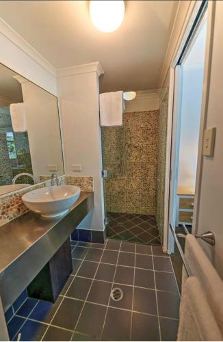 Mango Lagoon Sunbird Retreat - Hobart Tourism 1