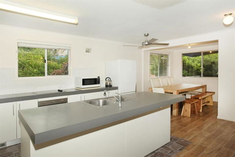 20 Scrub Road Coolum Beach Pet Friendly Linen Included - Hobart Tourism 1