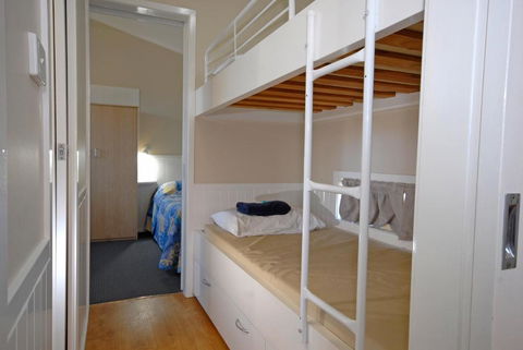 Barrack Point Holidays - Hobart Tourism 3