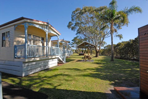 Barrack Point Holidays - Hobart Tourism 1