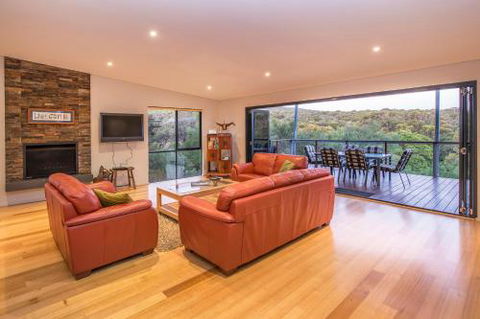 Caves Retreat - Hobart Tourism 3