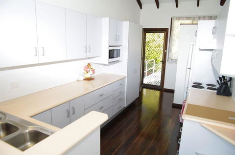 Barrels Beach House 28 Dulconghi Street - Hobart Tourism 6