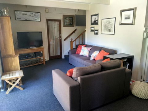 Ageri Holiday House - Hobart Tourism 1