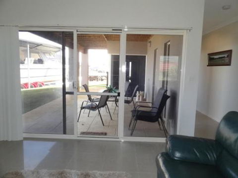 Acaciabnb - Tourism TAS 3