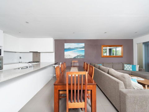 Barefoot Bliss At Fingal Bay - Hobart Tourism 6