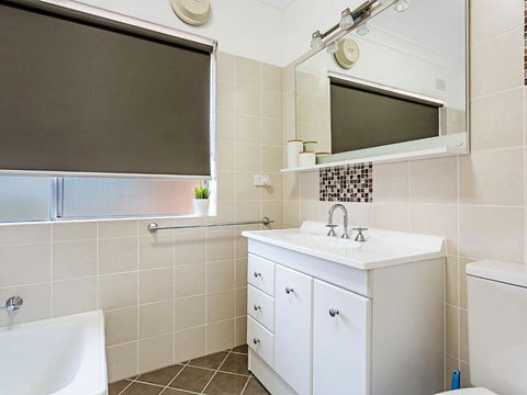 Adriana 10 Shoal Bay - Tourism TAS 5