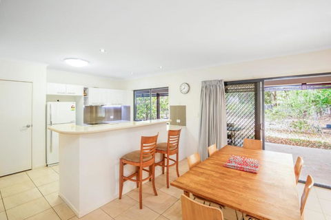 18 Naiad Court Rainbow Shores Modern Beach House Walk To Beach - Hobart Tourism 4