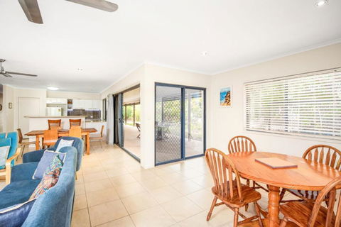 18 Naiad Court Rainbow Shores Modern Beach House Walk To Beach - Hobart Tourism 1