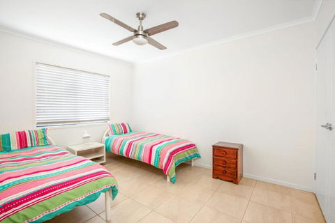 18 Naiad Court Rainbow Shores Modern Beach House Walk To Beach - Hobart Tourism 3