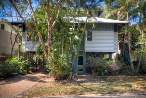 6 Satinwood Drive Rainbow Shores Stylish Beach House Free WiFi - Hobart Tourism 4